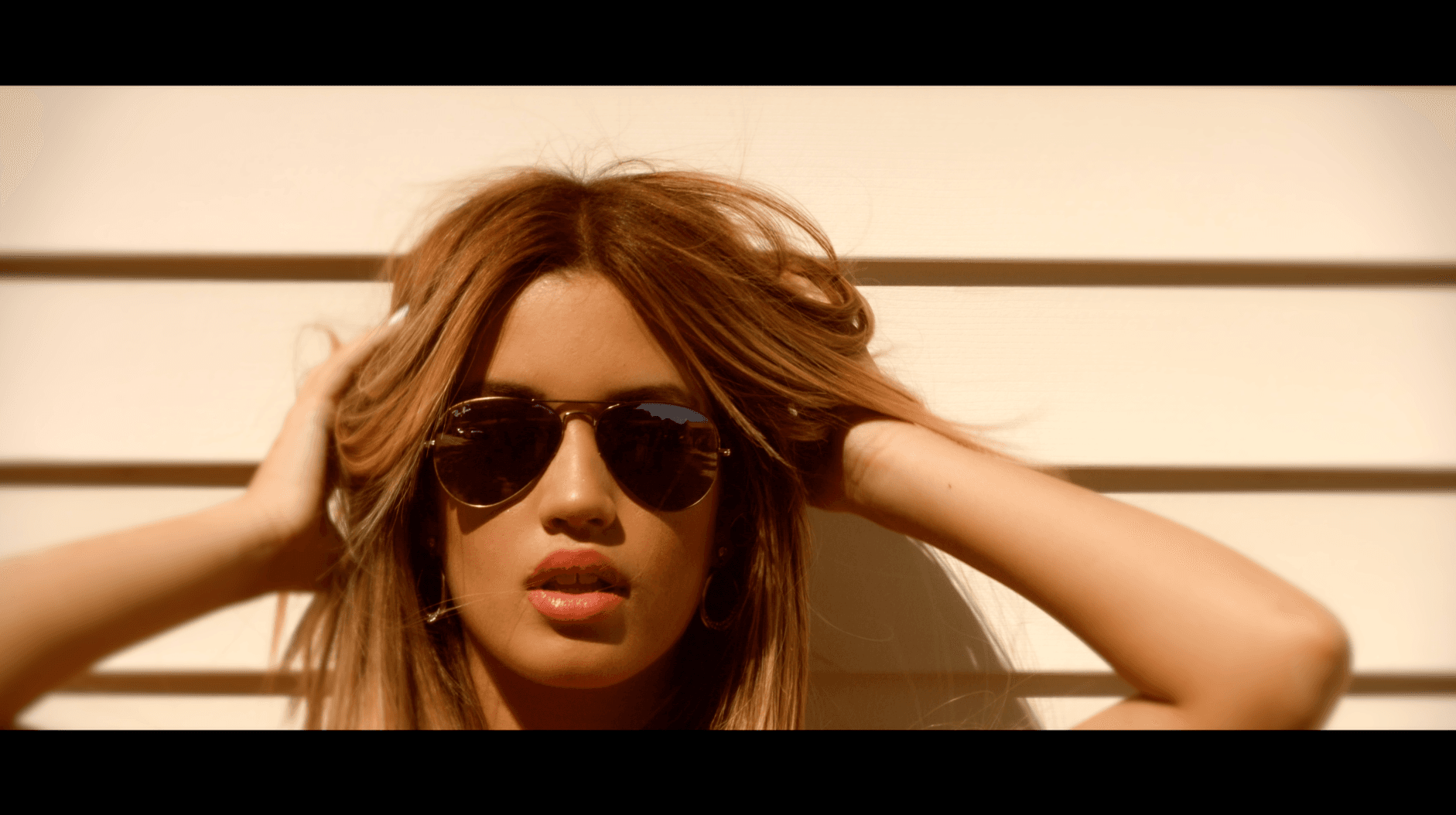 Lidia Ferrer, Sak Luke — Videoclip "Lidia Ferrer, Sak Luke - Sólo Hay Una"