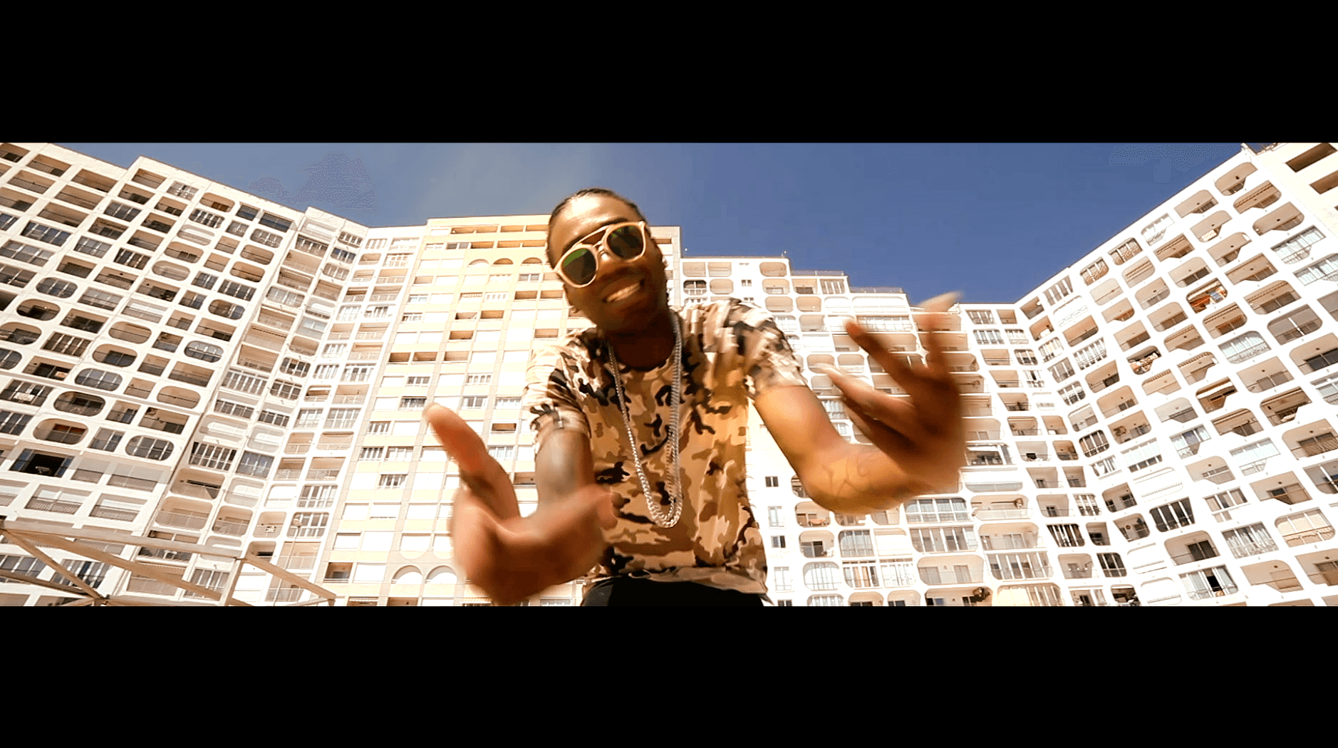 Machete Groy feat Henry Méndez — Videoclip "Machete Groy feat Henry Méndez - Llámame"